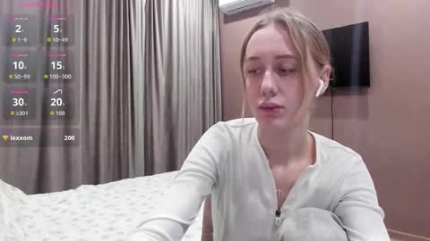 Mika online show from November 25, 10:43 pm