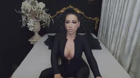 Snapshot of mikaelajensen chatting on October 13, 3:17 am Mikaela online show from October 13, 3:17 am