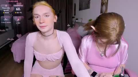 Snapshot of mikaella_nicole chatting on June 2, 12:23 am mikaella_nicole online show from June 2, 12:23 am