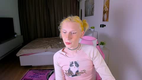 Snapshot of mikaella_nicole chatting on June 20, 7:05 pm mikaella_nicole online show from June 20, 7:05 pm