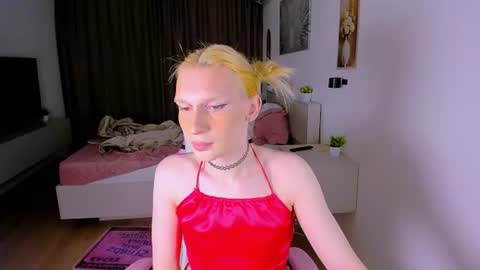 Snapshot of mikaella_nicole chatting on June 22, 6:38 pm mikaella_nicole online show from June 22, 6:38 pm