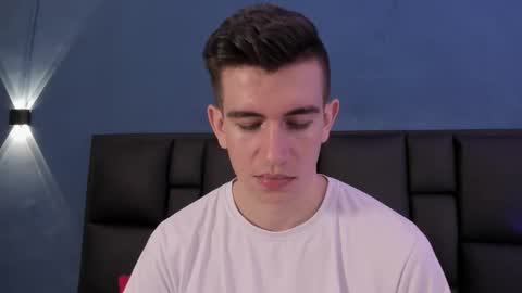 mikael online show from November 12, 4:57 am