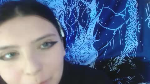 Snapshot of mikaskullcs chatting on October 1, 5:02 am Mika online show from October 1, 5:02 am