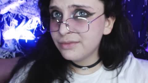 Snapshot of mikaskullcs chatting on October 16, 10:11 pm Mika online show from October 16, 10:11 pm