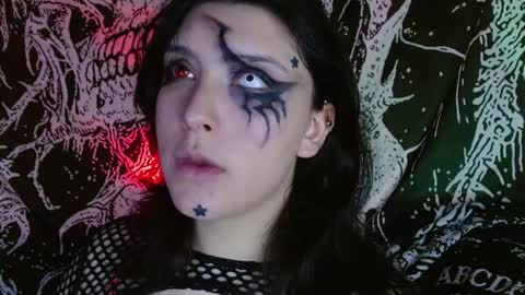 Snapshot of mikaskullcs chatting on October 18, 8:53 pm Mika online show from October 18, 8:53 pm