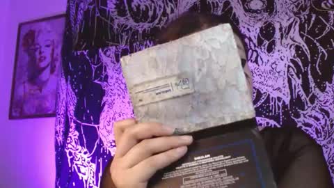 Snapshot of mikaskullcs chatting on December 21, 9:55 pm Mika online show from December 21, 9:55 pm