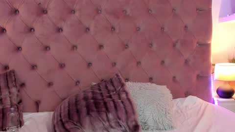 Snapshot of mikavia chatting on February 5, 3:55 am Mika online show from February 5, 3:55 am