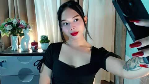 Snapshot of mikaygoddessxx chatting on February 24, 4:38 pm Mikay online show from February 24, 4:38 pm