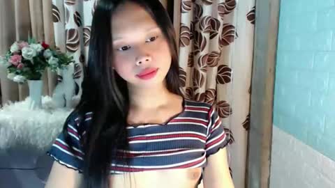 Snapshot of mikaygoddessxx chatting on March 11, 3:23 am Mikay online show from March 11, 3:23 am