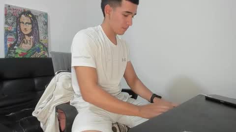 Snapshot of mike3xxx chatting on October 24, 2:30 am mike3xxx online show from October 24, 2:30 am