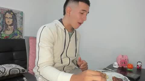 Snapshot of mike3xxx chatting on October 30, 2:46 am mike3xxx online show from October 30, 2:46 am