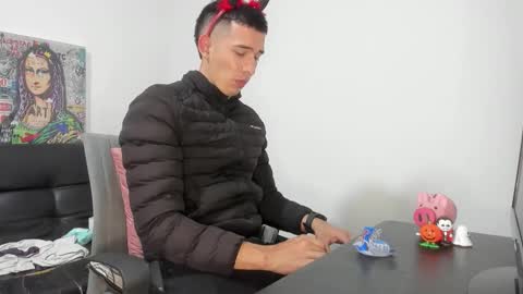 Snapshot of mike3xxx chatting on November 1, 8:05 am mike3xxx online show from November 1, 8:05 am