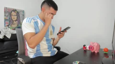 Snapshot of mike3xxx chatting on November 2, 3:42 am mike3xxx online show from November 2, 3:42 am