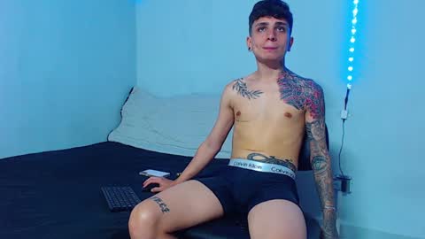 Snapshot of mike777jr chatting on December 22, 1:55 pm Mike IMDEPENDIENT MODEL online show from December 22, 1:55 pm