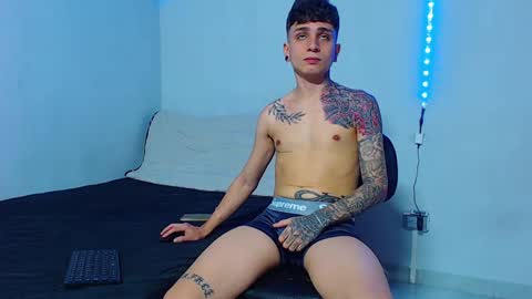 Snapshot of mike777jr chatting on December 29, 3:24 pm Mike IMDEPENDIENT MODEL online show from December 29, 3:24 pm