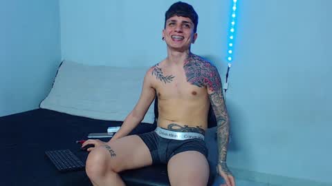 Snapshot of mike777jr chatting on February 5, 2:29 am Mike IMDEPENDIENT MODEL online show from February 5, 2:29 am