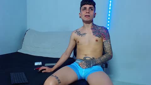 Snapshot of mike777jr chatting on February 9, 2:49 am Mike IMDEPENDIENT MODEL online show from February 9, 2:49 am