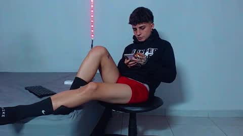 Mike IMDEPENDIENT MODEL online show from December 1, 3:33 am