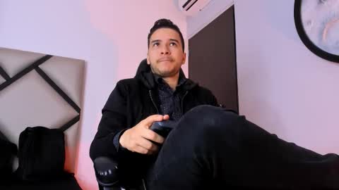 Snapshot of mike_257_ chatting on October 21, 12:17 pm Mike online show from October 21, 12:17 pm