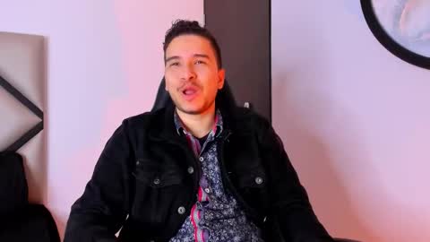 Snapshot of mike_257_ chatting on October 22, 12:05 pm Mike online show from October 22, 12:05 pm