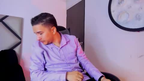 Snapshot of mike_257_ chatting on October 23, 11:42 am Mike online show from October 23, 11:42 am