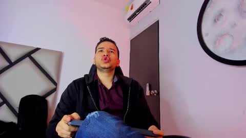 Snapshot of mike_257_ chatting on October 24, 11:50 am Mike online show from October 24, 11:50 am