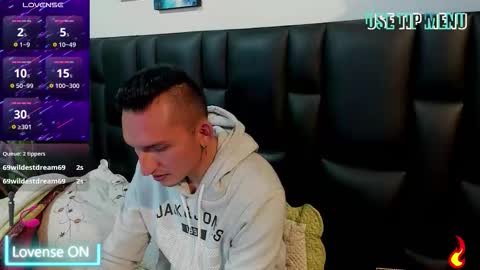 Snapshot of mike_bennet chatting on March 21, 8:19 am Mike Bennet Make me Cum Please online show from March 21, 8:19 am