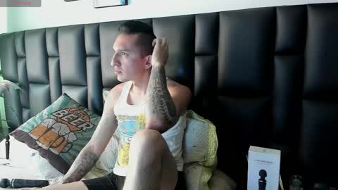 Snapshot of mike_bennet chatting on April 12, 10:04 pm Mike Bennet Make me Cum Please online show from April 12, 10:04 pm