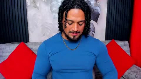 Snapshot of mike_estevess chatting on April 15, 9:49 am online show from April 15, 9:49 am