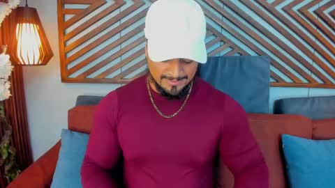 Snapshot of mike_estevess chatting on May 12, 5:48 am online show from May 12, 5:48 am