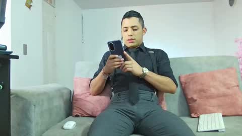 Snapshot of mike_fetish_ chatting on February 5, 12:21 pm Im Mike online show from February 5, 12:21 pm