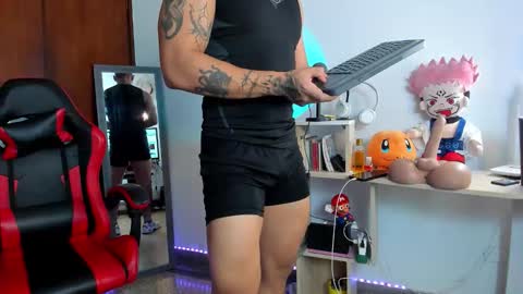 Snapshot of mike_manchester chatting on October 13, 7:58 pm mike_manchester online show from October 13, 7:58 pm