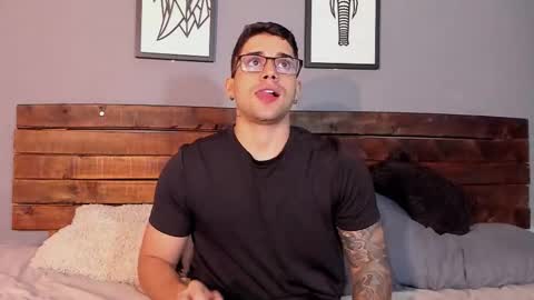 Snapshot of mike_montoya chatting on February 21, 12:22 am Mike Montoya online show from February 21, 12:22 am