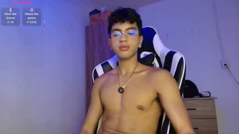 Snapshot of mike_pineapple chatting on July 13, 3:42 am Mike Pineapple online show from July 13, 3:42 am