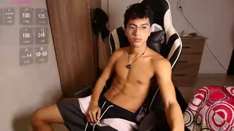 Snapshot of mike_pineapple chatting on July 21, 3:53 am Mike Pineapple online show from July 21, 3:53 am