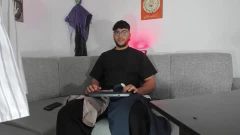 Snapshot of mikeandlucy chatting on October 17, 1:03 pm MikeAndLucy online show from October 17, 1:03 pm