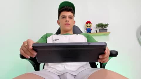 Snapshot of mikecooper_ chatting on October 24, 4:20 am Mike Cooper online show from October 24, 4:20 am