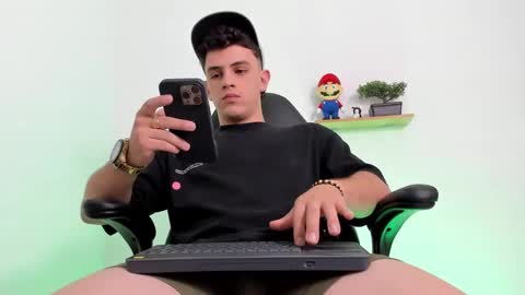 Snapshot of mikecooper_ chatting on November 6, 2:01 am Mike Cooper online show from November 6, 2:01 am