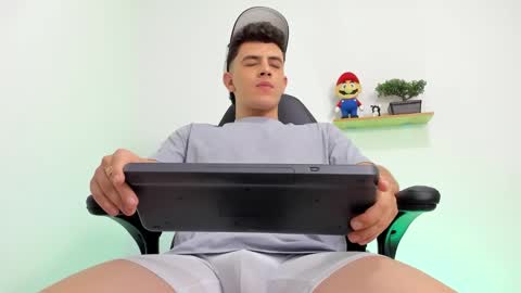 Snapshot of mikecooper_ chatting on November 12, 11:03 pm Mike Cooper online show from November 12, 11:03 pm