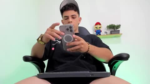 Snapshot of mikecooper_ chatting on January 9, 4:37 am Mike Cooper online show from January 9, 4:37 am