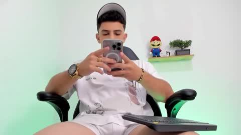 Snapshot of mikecooper_ chatting on January 11, 1:32 am Mike Cooper online show from January 11, 1:32 am