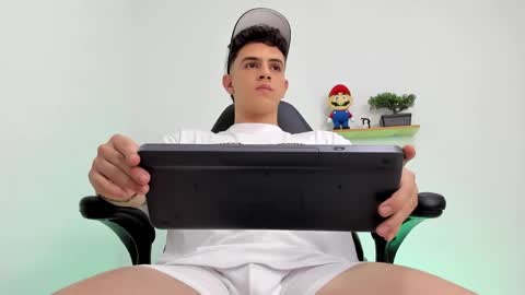 Snapshot of mikecooper_ chatting on February 3, 1:15 am Mike Cooper online show from February 3, 1:15 am