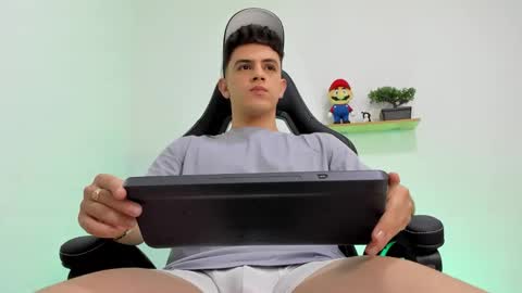 Snapshot of mikecooper_ chatting on February 6, 3:11 am Mike Cooper online show from February 6, 3:11 am