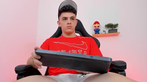 Snapshot of mikecooper_ chatting on February 15, 1:35 am Mike Cooper online show from February 15, 1:35 am