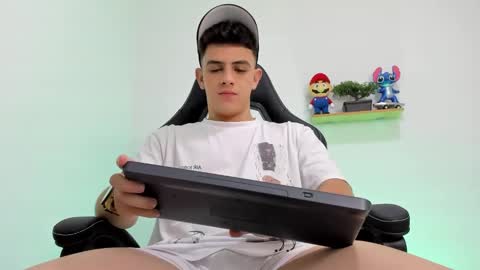 Snapshot of mikecooper_ chatting on February 24, 11:36 pm Mike Cooper online show from February 24, 11:36 pm