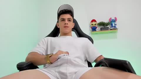 Snapshot of mikecooper_ chatting on February 28, 11:28 pm Mike Cooper online show from February 28, 11:28 pm