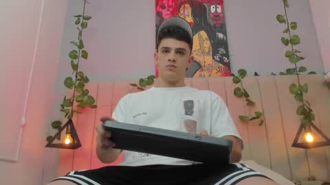 Snapshot of mikecooper_ chatting on March 12, 5:24 am Mike Cooper online show from March 12, 5:24 am