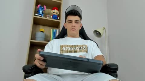 Snapshot of mikecooper_ chatting on March 13, 11:33 pm Mike Cooper online show from March 13, 11:33 pm