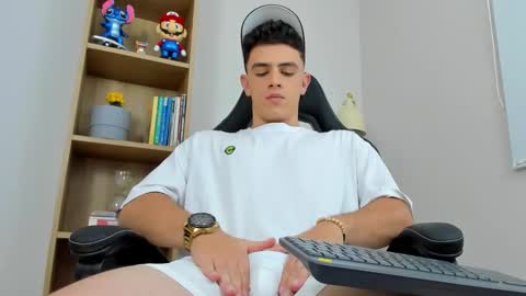 Snapshot of mikecooper_ chatting on March 22, 1:53 am Mike Cooper online show from March 22, 1:53 am