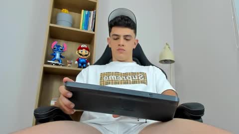 Snapshot of mikecooper_ chatting on March 25, 4:29 am Mike Cooper online show from March 25, 4:29 am